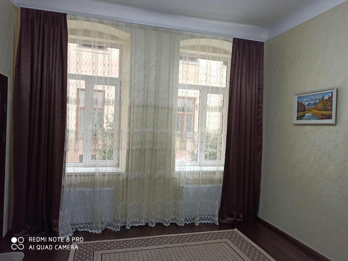 Квартира В Самом Центре Wi-Fi Apartment Cernăuți Exterior foto